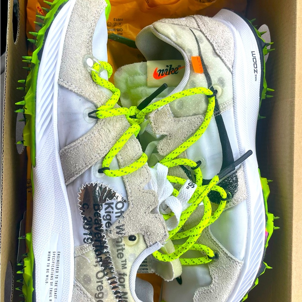 W ZoomTerra Kiger 5 off white sneakers